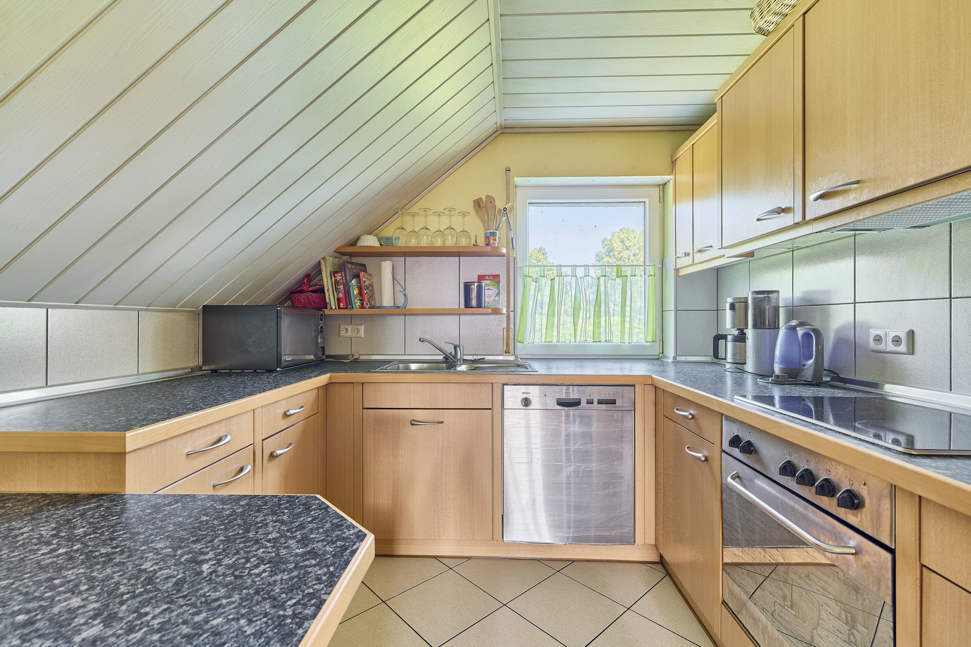 05 Küche Dachgeschosswohnung