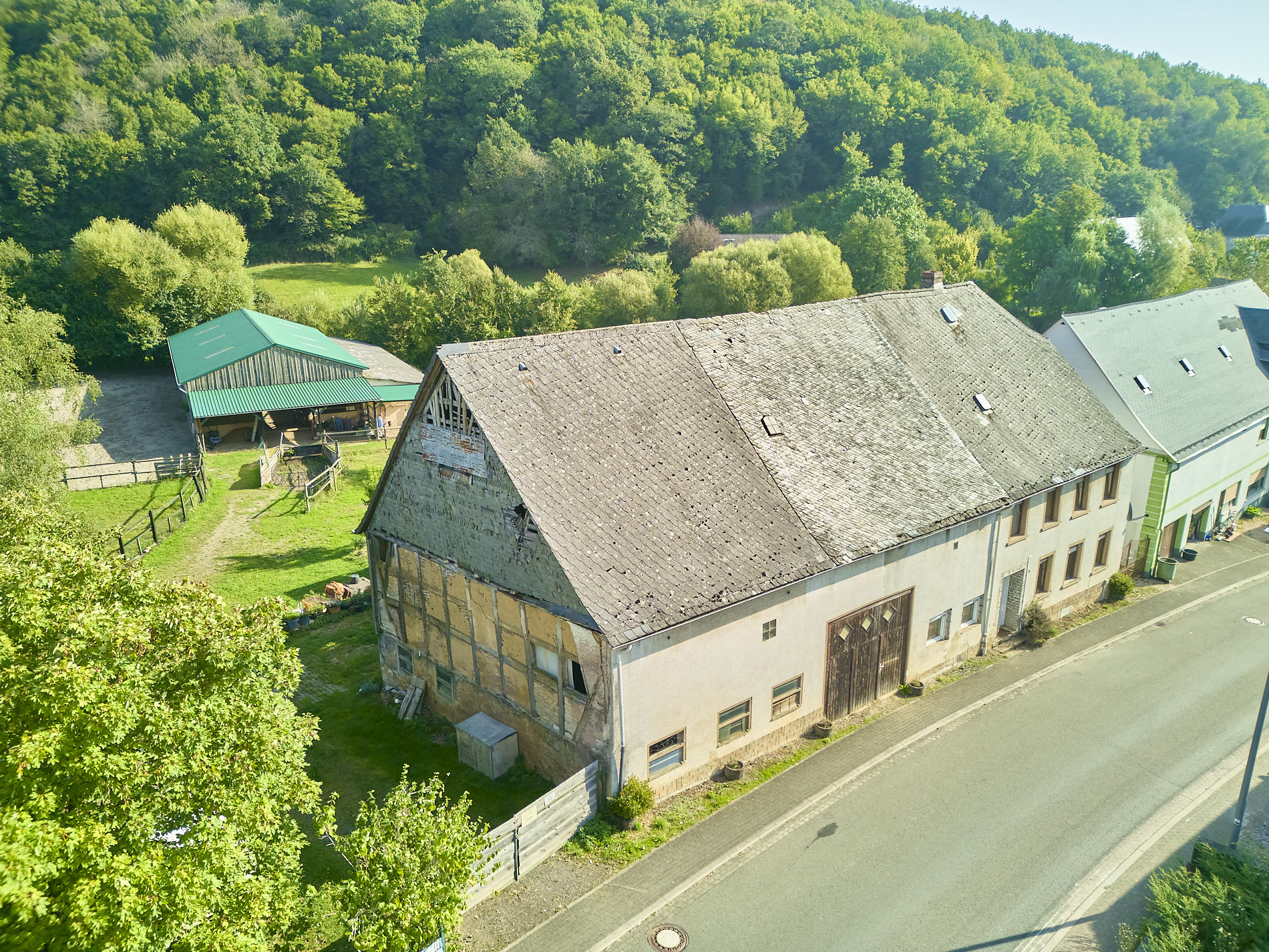 Pferdehof in Rheinland-Pfalz mit 8 Pferdeboxen und kleiner Halle in Niederhambach!