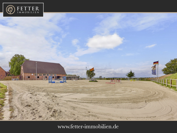 Reitanlage bei Hannover – 29 Pferdeboxen, professionelle Trainingsbedingungen & 4 Wohneinheiten!