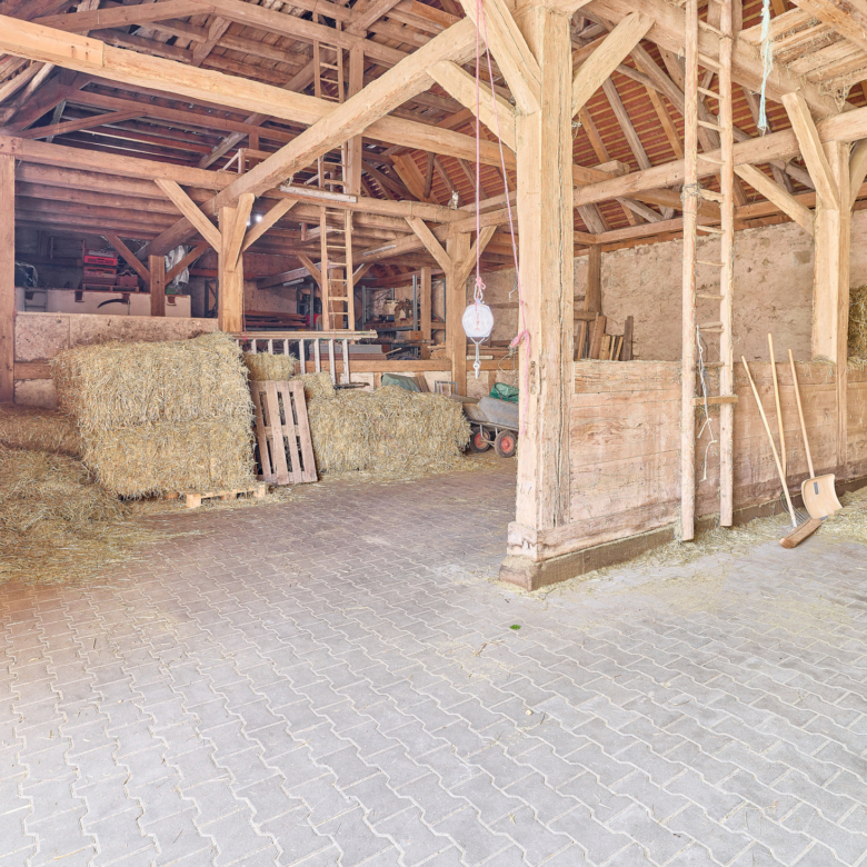 Reitanlage kaufen Bayern – mit gehobenem Wohnkomfort & umfassenden Trainingsbedingungen!