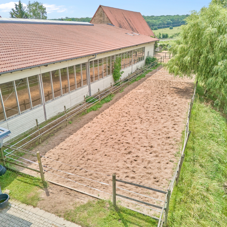 Reitanlage kaufen Bayern – mit gehobenem Wohnkomfort & umfassenden Trainingsbedingungen!