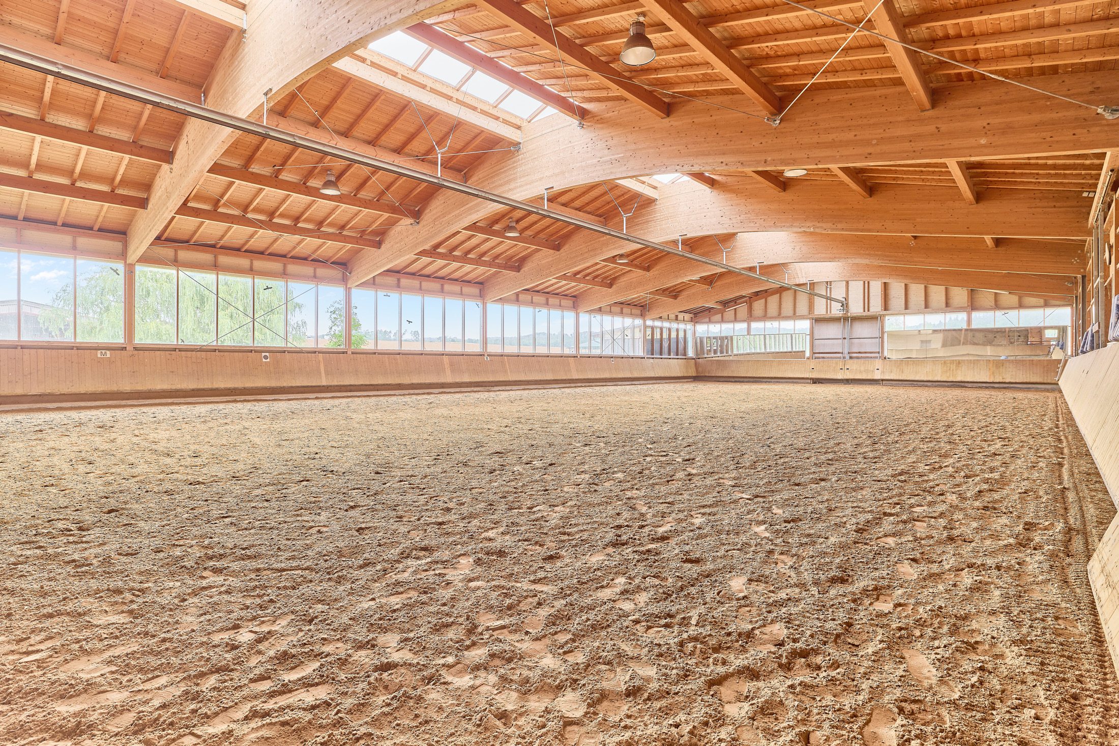 Reitanlage kaufen Bayern – mit gehobenem Wohnkomfort & umfassenden Trainingsbedingungen!
