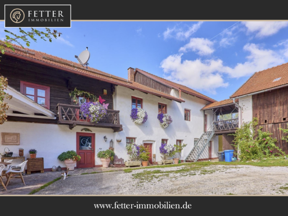 Landhaus in Bayern mit hochwertiger & privat genutzter Reitanlage inklusive Reithalle!