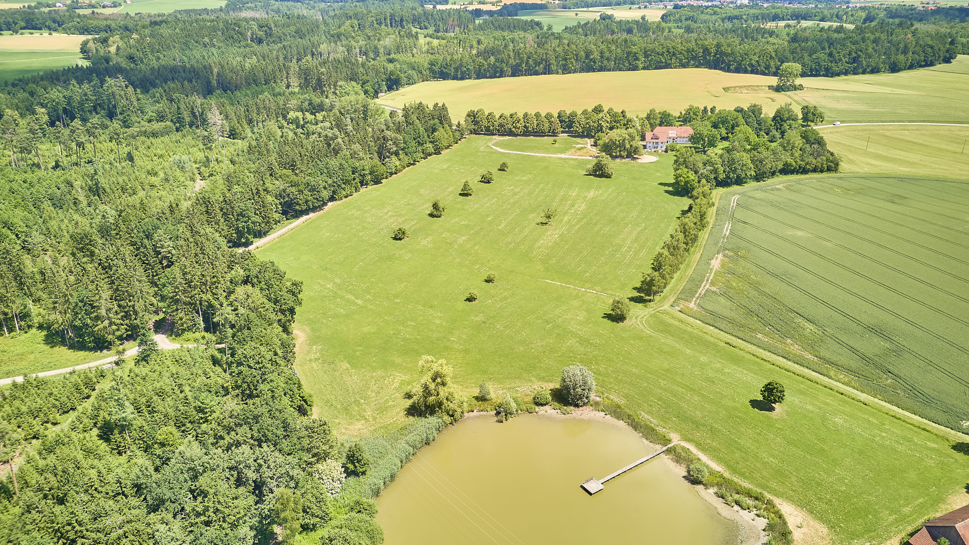 Private Pferdeimmobilie im Landkreis Ravensburg mit mehreren Wohnhäusern & See-Zugang!