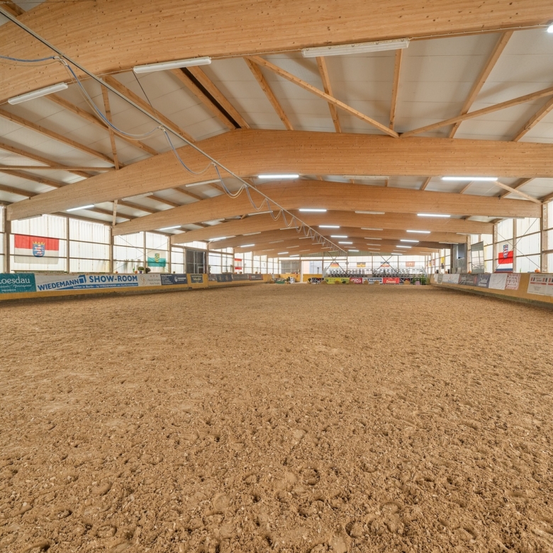 Reitanlage bei Berlin zu verkaufen – Platz für knapp 100 Pferde im Landkreis Havelland Schönwalde-Glien!