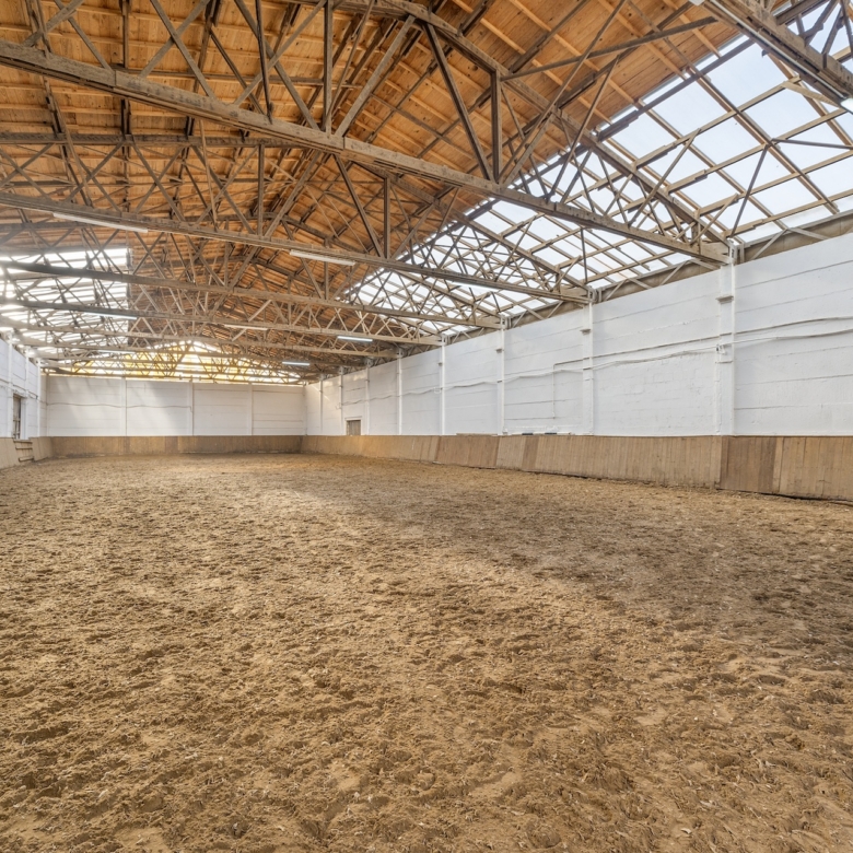Reitanlage bei Berlin zu verkaufen – Platz für knapp 100 Pferde im Landkreis Havelland Schönwalde-Glien!