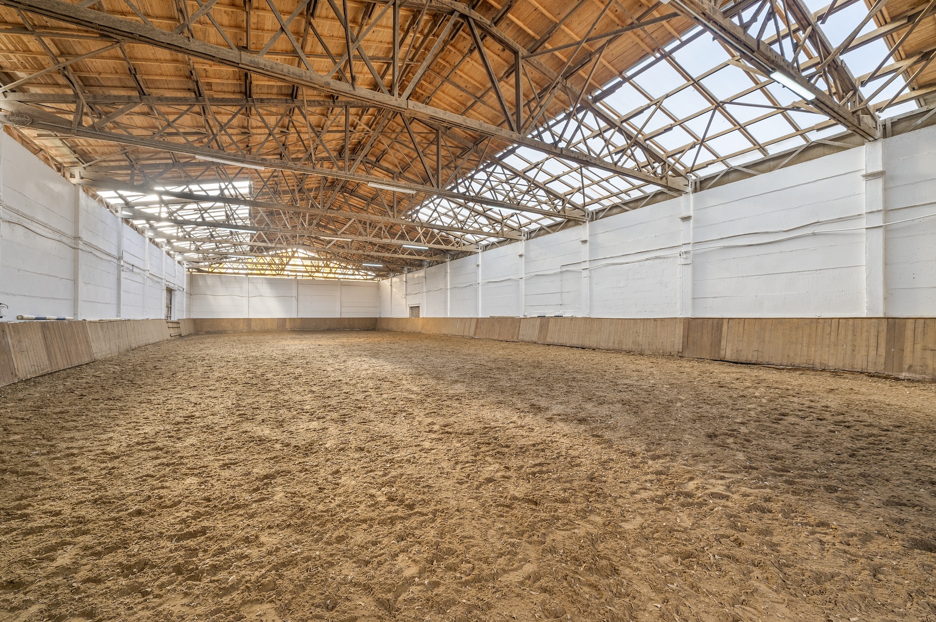 Reitanlage bei Berlin zu verkaufen – Platz für knapp 100 Pferde im Landkreis Havelland Schönwalde-Glien!