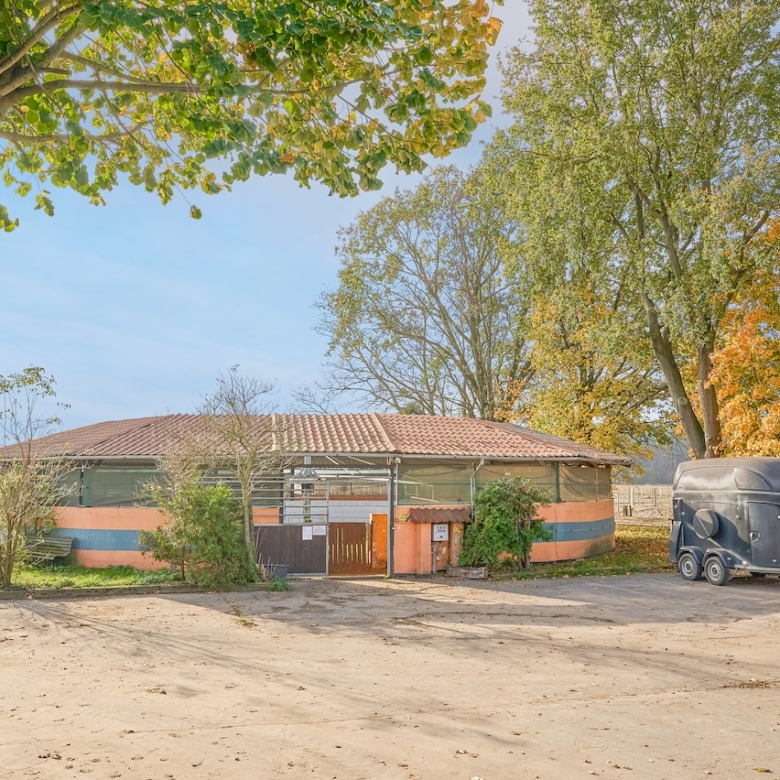 Reitanlage bei Berlin zu verkaufen – Platz für knapp 100 Pferde im Landkreis Havelland Schönwalde-Glien!