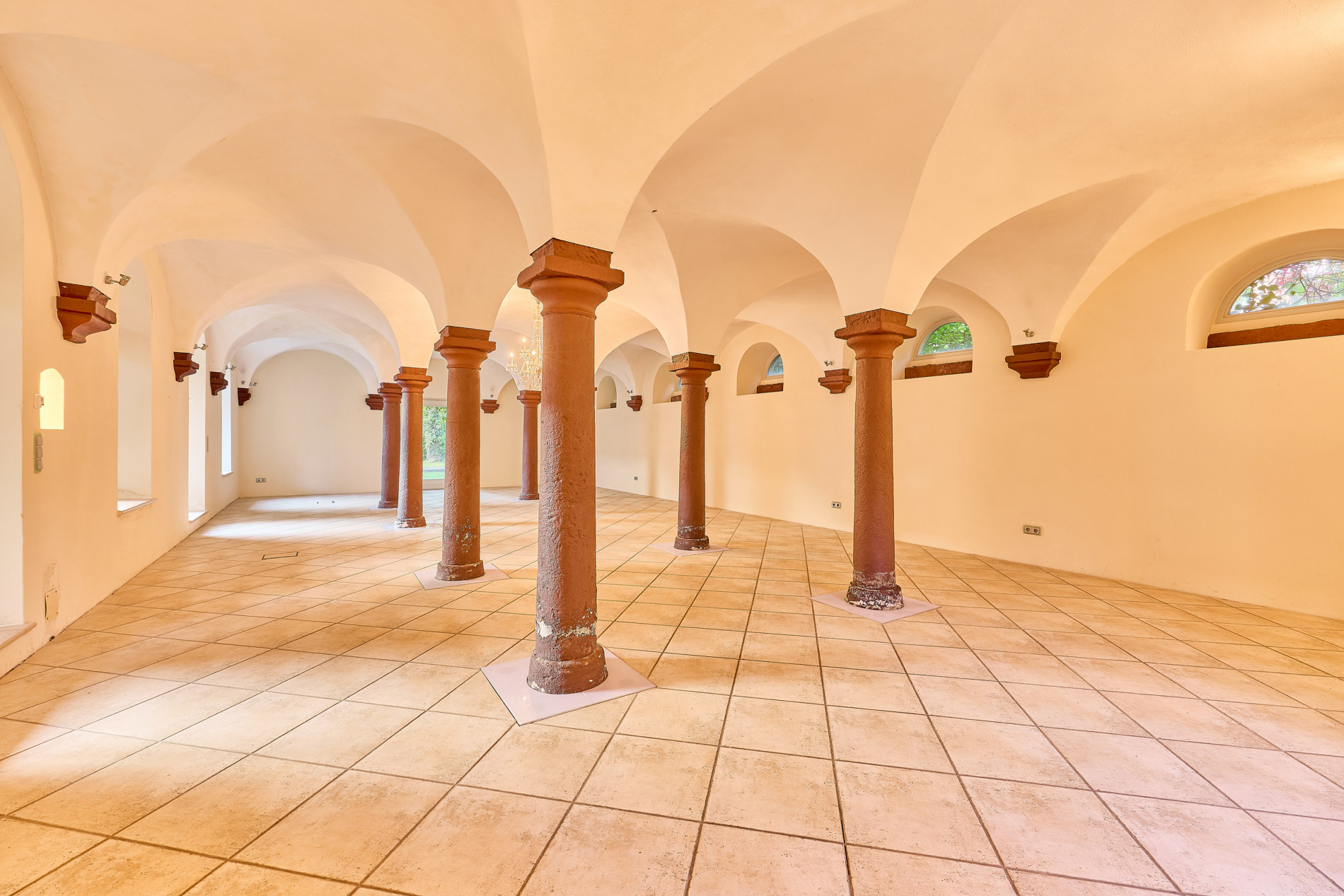 Schloss zu verkaufen in Rheinhessen mit eigener Reitanlage und Event-Location!