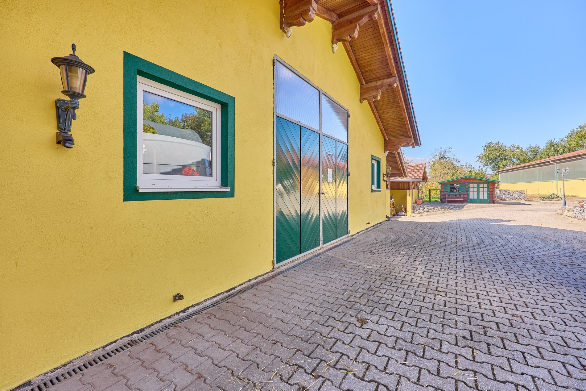 Landhaus in Bayern mit hochwertiger & privat genutzter Reitanlage inklusive Reithalle!
