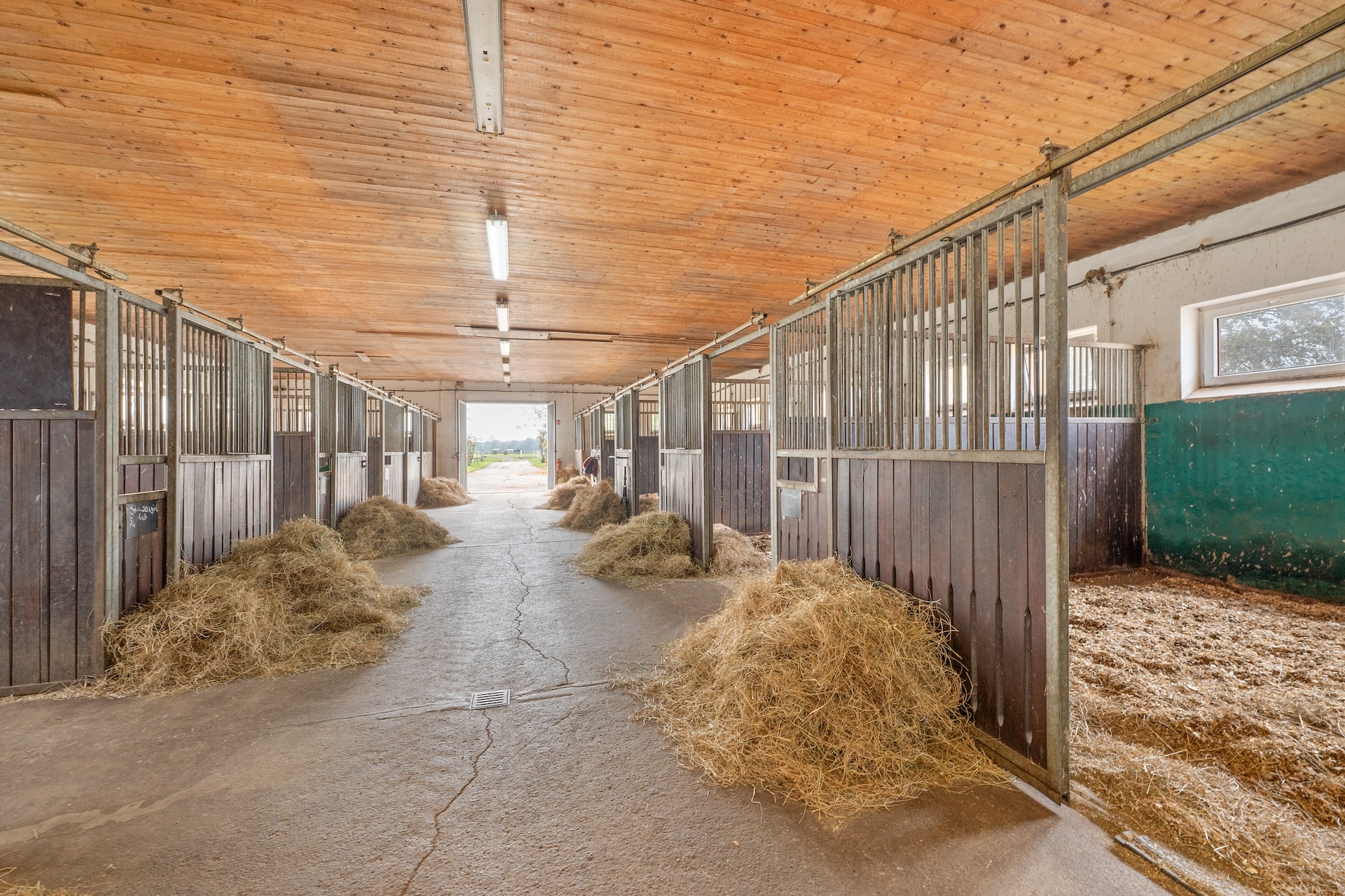 Reitanlage bei Berlin zu verkaufen – Platz für knapp 100 Pferde im Landkreis Havelland Schönwalde-Glien!