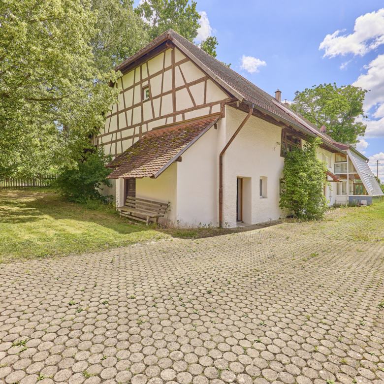 Private Pferdeimmobilie im Landkreis Ravensburg mit mehreren Wohnhäusern & See-Zugang!