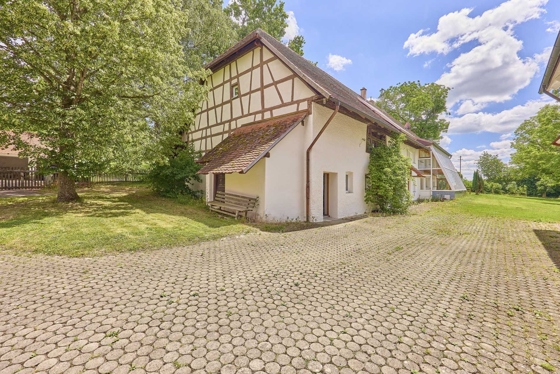 Private Pferdeimmobilie im Landkreis Ravensburg mit mehreren Wohnhäusern & See-Zugang!