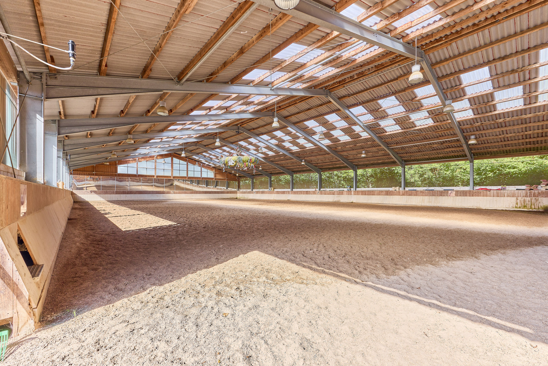 Landhaus in Bayern mit hochwertiger & privat genutzter Reitanlage inklusive Reithalle!