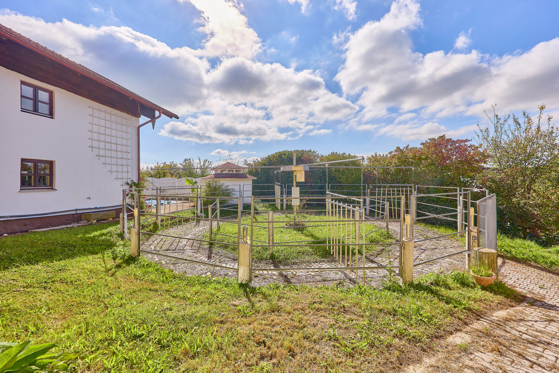 Landhaus in Bayern mit hochwertiger & privat genutzter Reitanlage inklusive Reithalle!