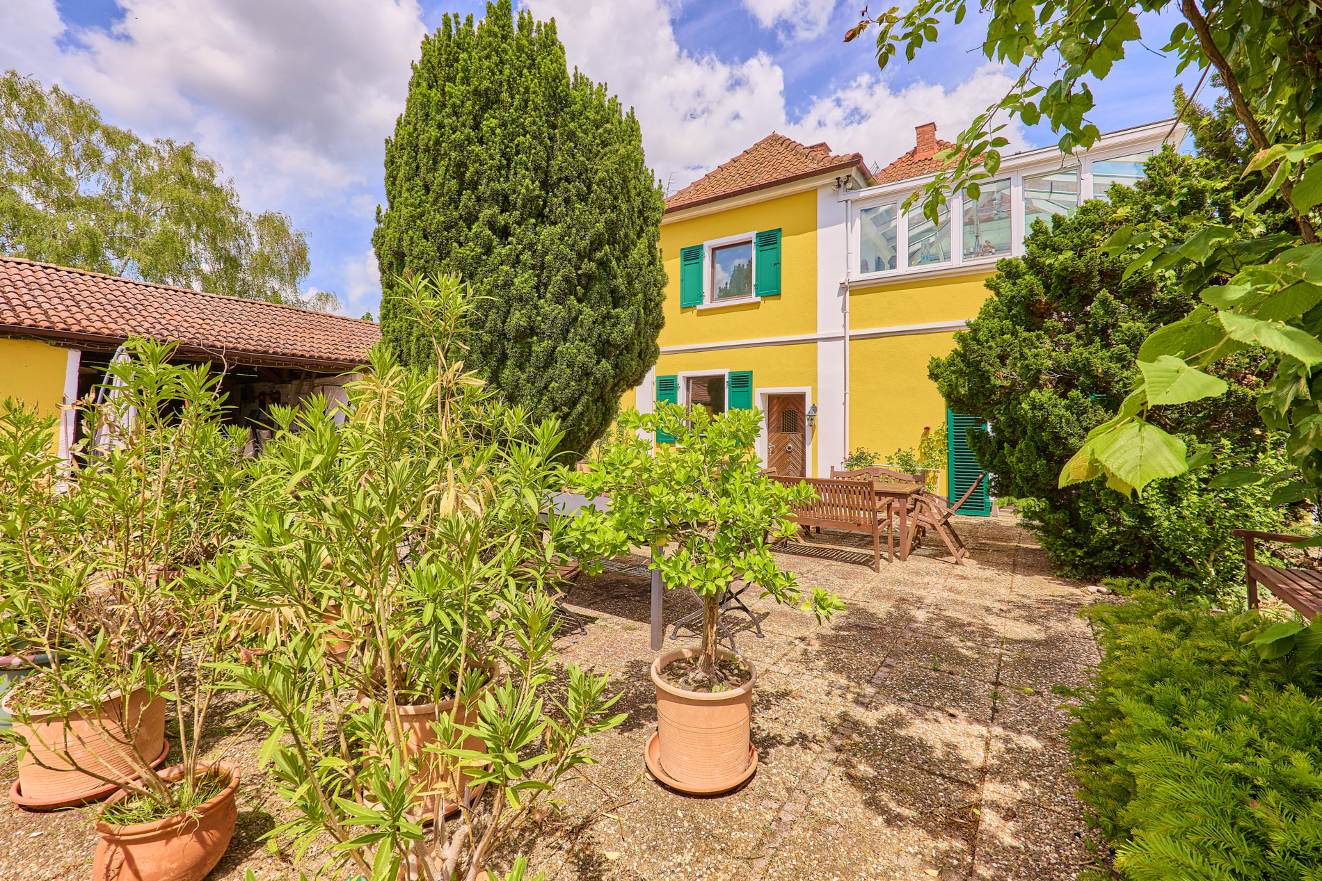 Villa bei Bad Kreuznach – Großzügiges Anwesen mit Nebengebäuden und parkähnlichem Grundstück in Bretzenheim!