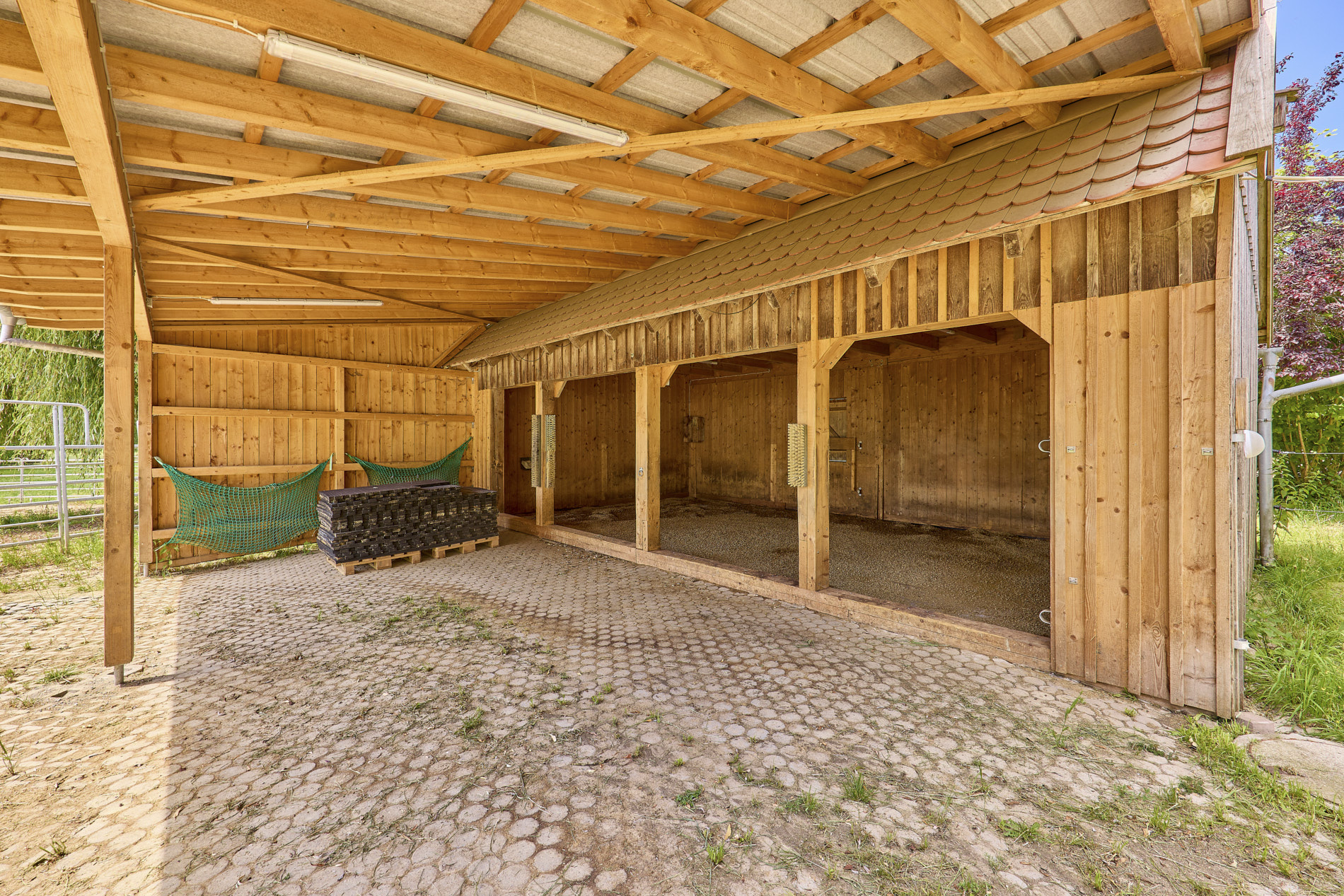 Private Pferdeimmobilie im Landkreis Ravensburg mit mehreren Wohnhäusern & See-Zugang!
