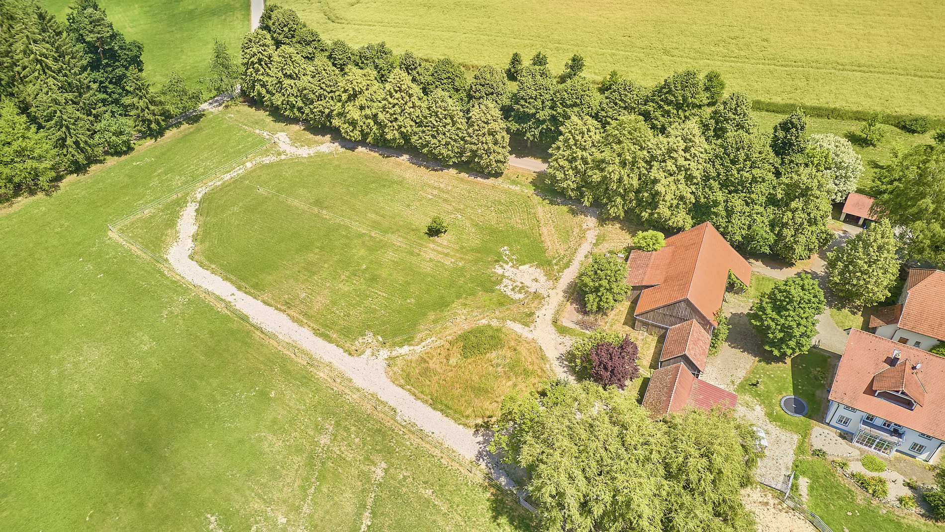 Private Pferdeimmobilie im Landkreis Ravensburg mit mehreren Wohnhäusern & See-Zugang!