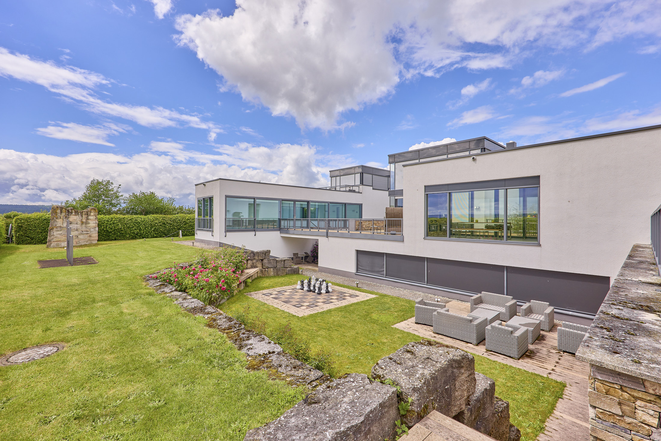 Luxuriöse Villa mit Reitanlage in der Nähe von Fulda in Hessen – Wellness, Reitsport & Lebensgefühl inklusive!