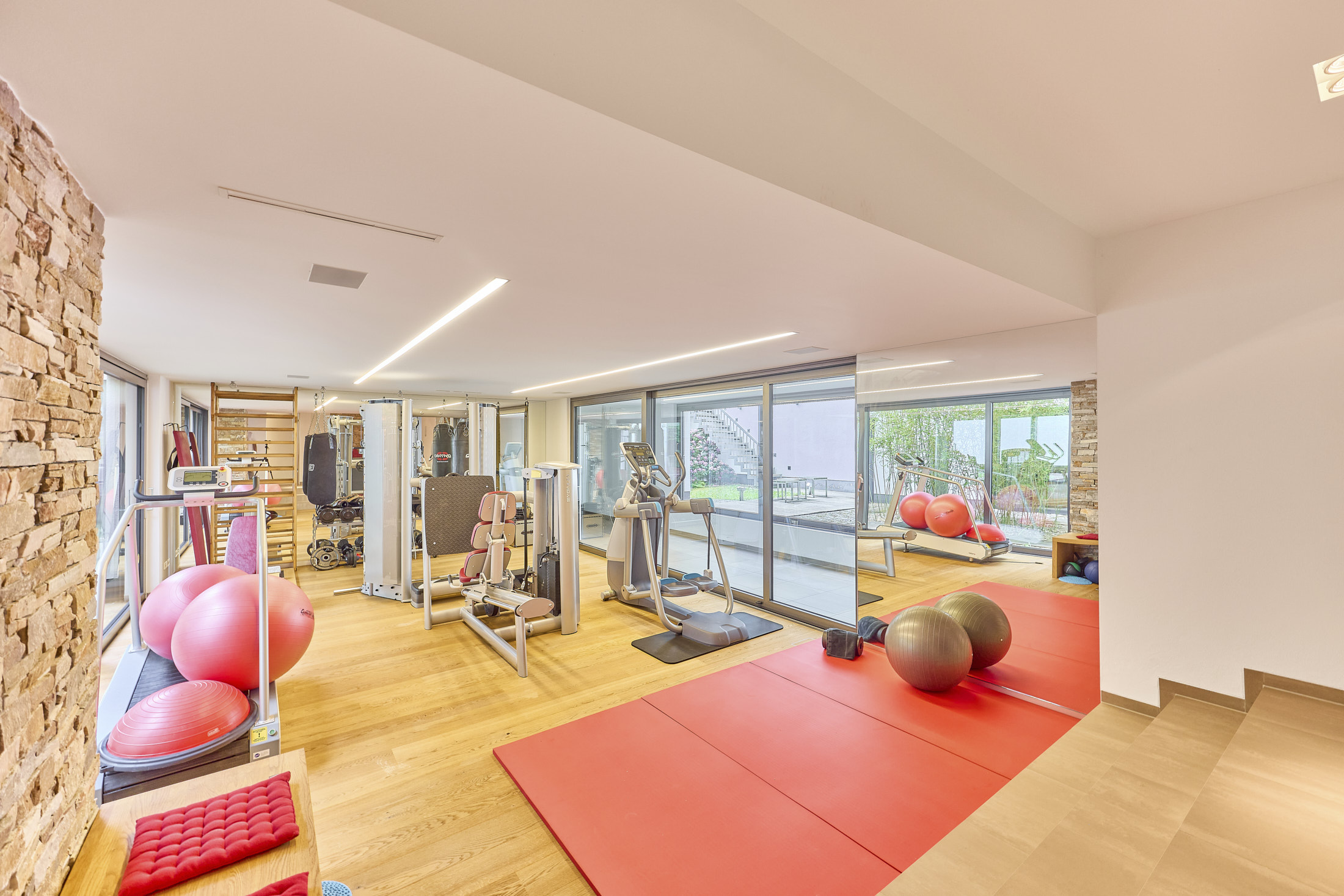 Luxuriöse Villa mit Reitanlage in der Nähe von Fulda in Hessen – Wellness, Reitsport & Lebensgefühl inklusive!