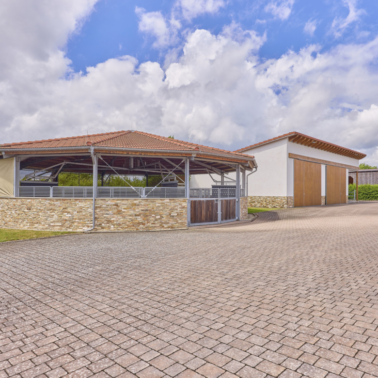 Luxuriöse Villa mit Reitanlage in der Nähe von Fulda in Hessen – Wellness, Reitsport & Lebensgefühl inklusive!