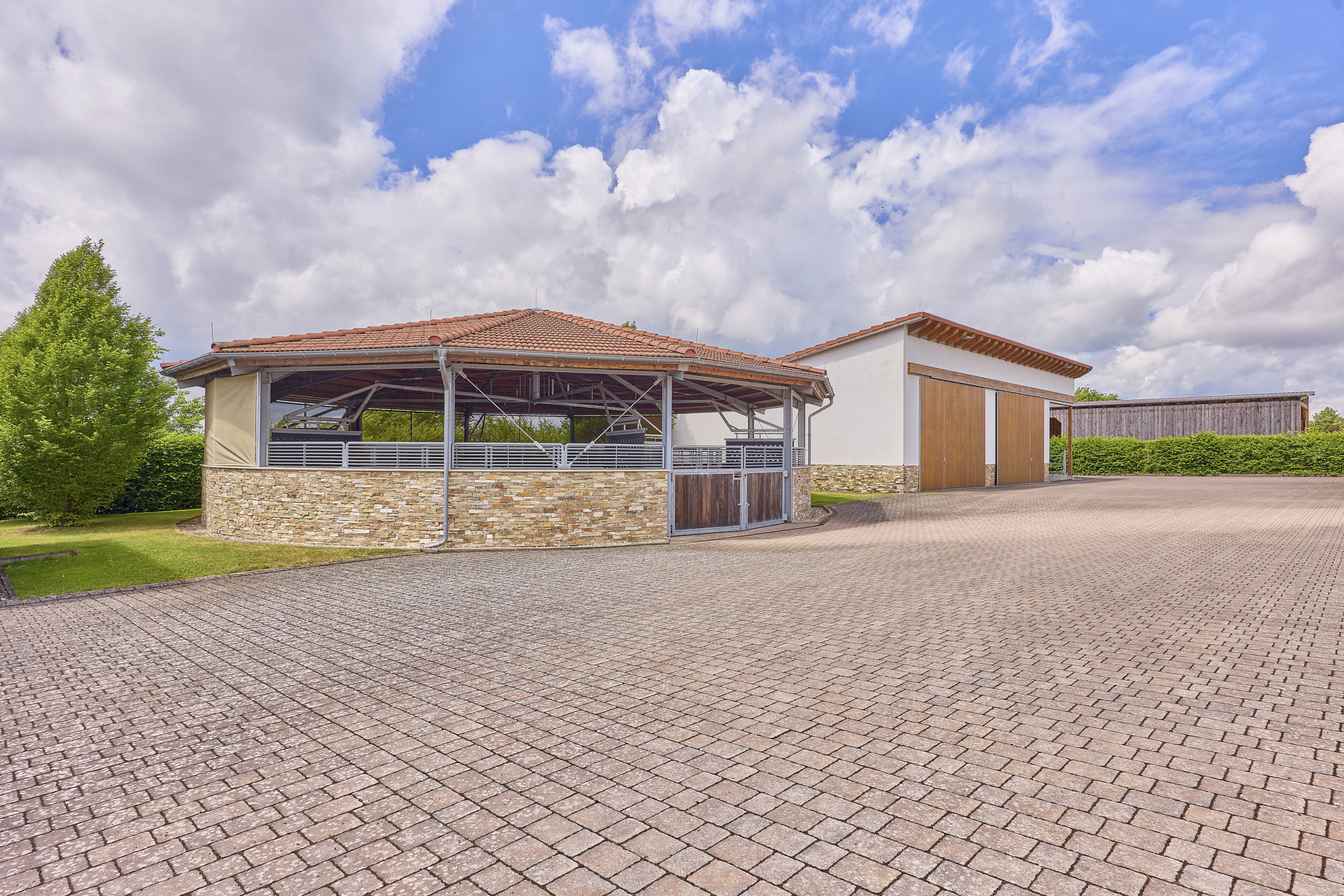 Luxuriöse Villa mit Reitanlage in der Nähe von Fulda in Hessen – Wellness, Reitsport & Lebensgefühl inklusive!