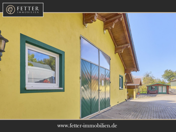 Pferdehof in Niederbayern inklusive Reithalle, schickem Landhaus und beheiztem Pool!
