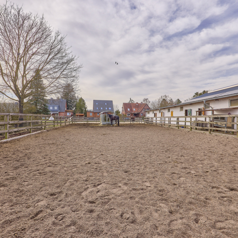 Reitanlage in Niedersachsen zu verkaufen auf ca. 3 Hektar Grundstücksfläche – bereits umfangreich saniert!