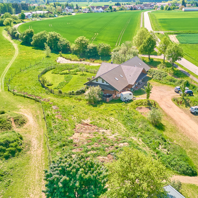 Reitanlage zu verkaufen in Hütschenhausen in Rheinland-Pfalz – stilvolles & energieeffizientes Wohnen inklusive!