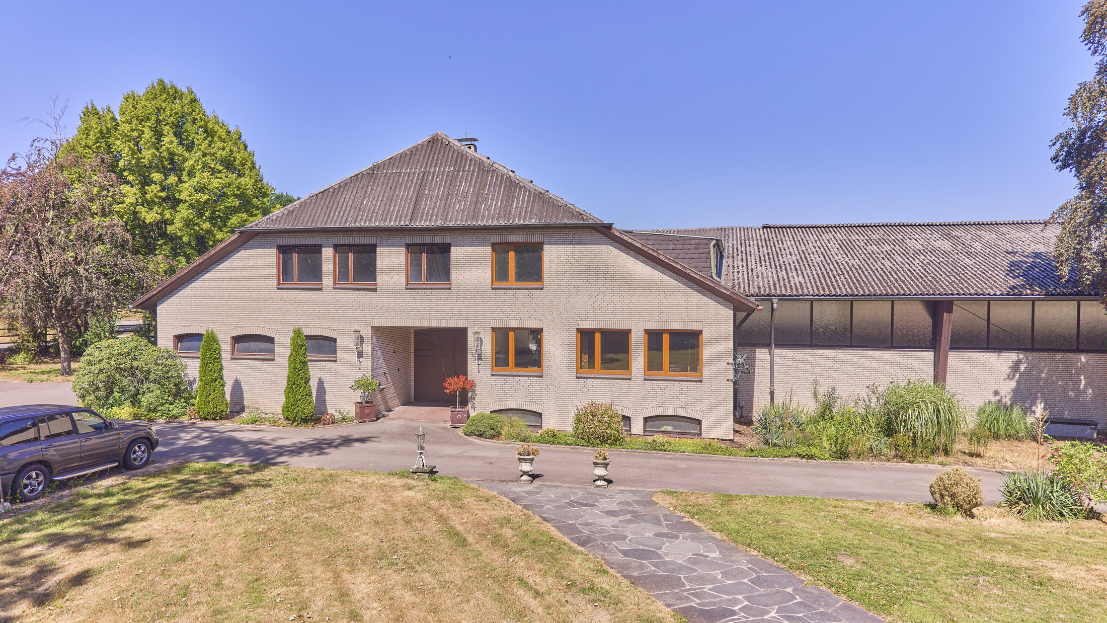 Reitanlage in NRW Nähe Münster zu verkaufen – Modernes Landhaus, Reithalle, Springplatz und Boxen für 33 Pferde!