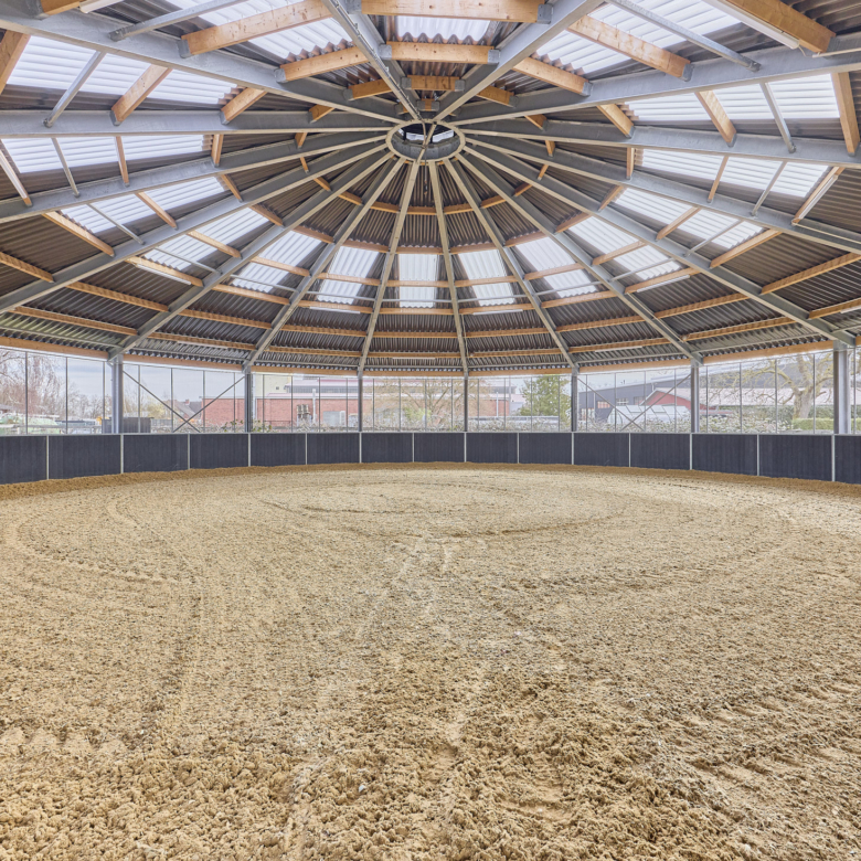 Reitanlage in Niedersachsen zu verkaufen auf ca. 3 Hektar Grundstücksfläche – bereits umfangreich saniert!