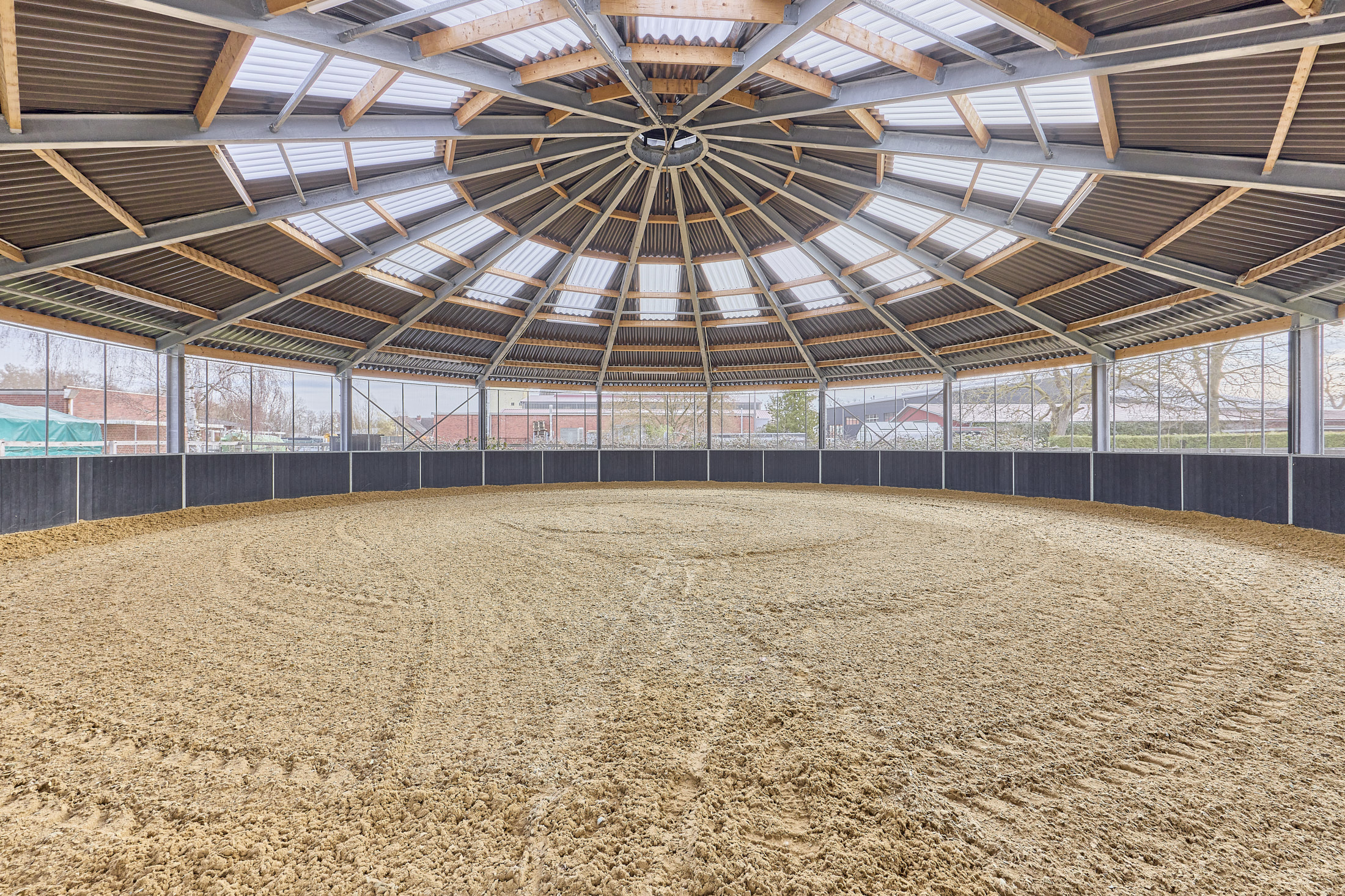 Reitanlage in Niedersachsen zu verkaufen auf ca. 3 Hektar Grundstücksfläche – bereits umfangreich saniert!