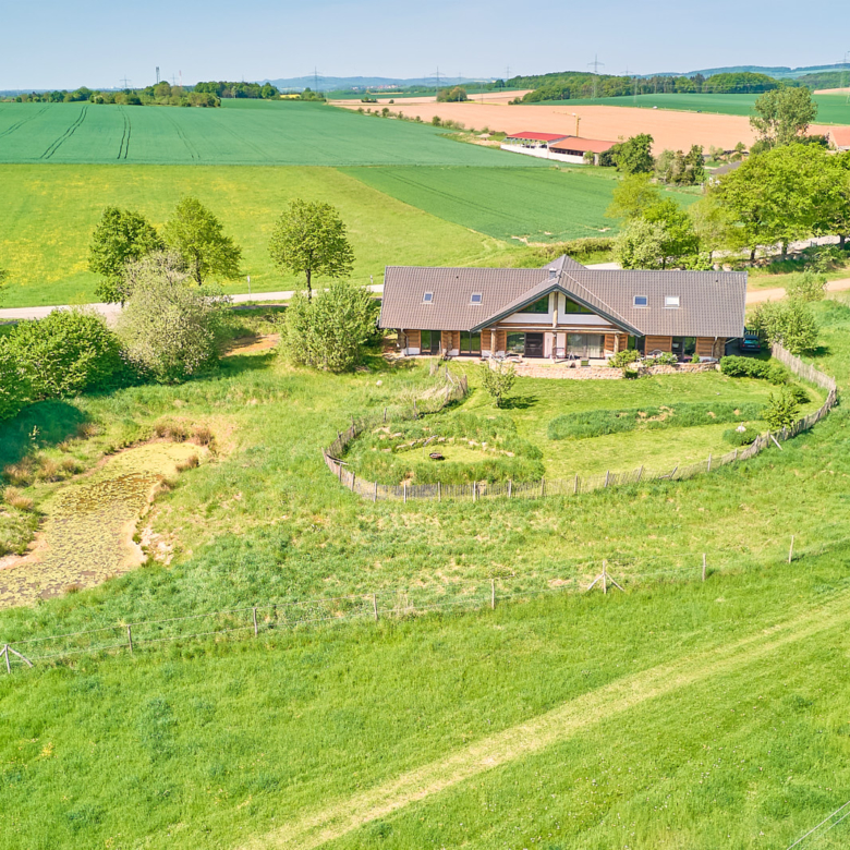 Reitanlage zu verkaufen in Hütschenhausen in Rheinland-Pfalz – stilvolles & energieeffizientes Wohnen inklusive!