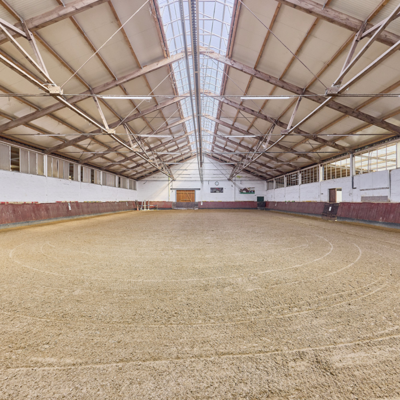 Reitanlage in Niedersachsen zu verkaufen auf ca. 3 Hektar Grundstücksfläche – bereits umfangreich saniert!