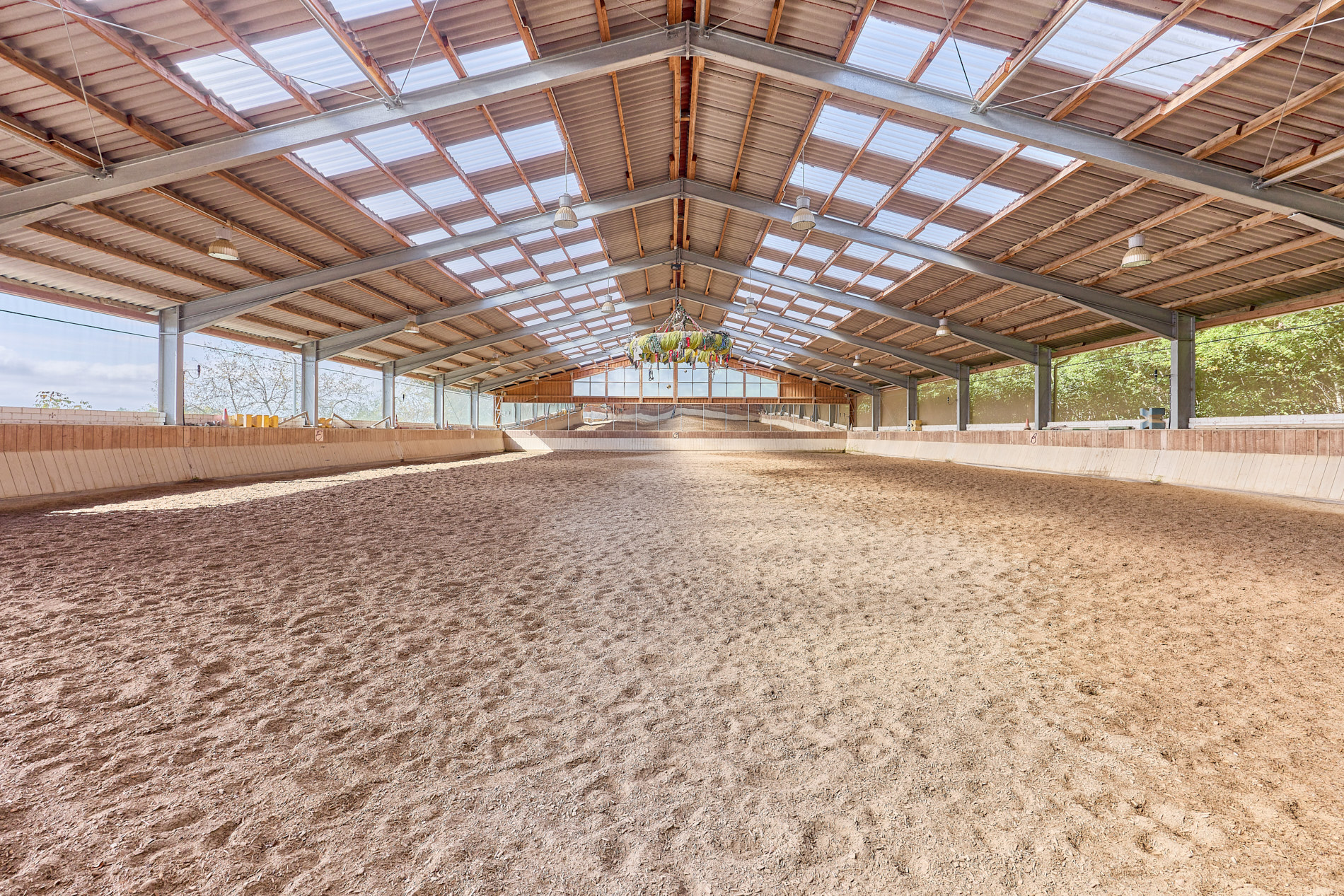 Pferdehof in Niederbayern inklusive Reithalle, schickem Landhaus und beheiztem Pool!