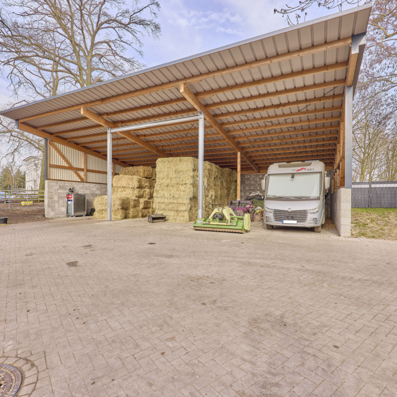 Reitanlage in Niedersachsen zu verkaufen auf ca. 3 Hektar Grundstücksfläche – bereits umfangreich saniert!