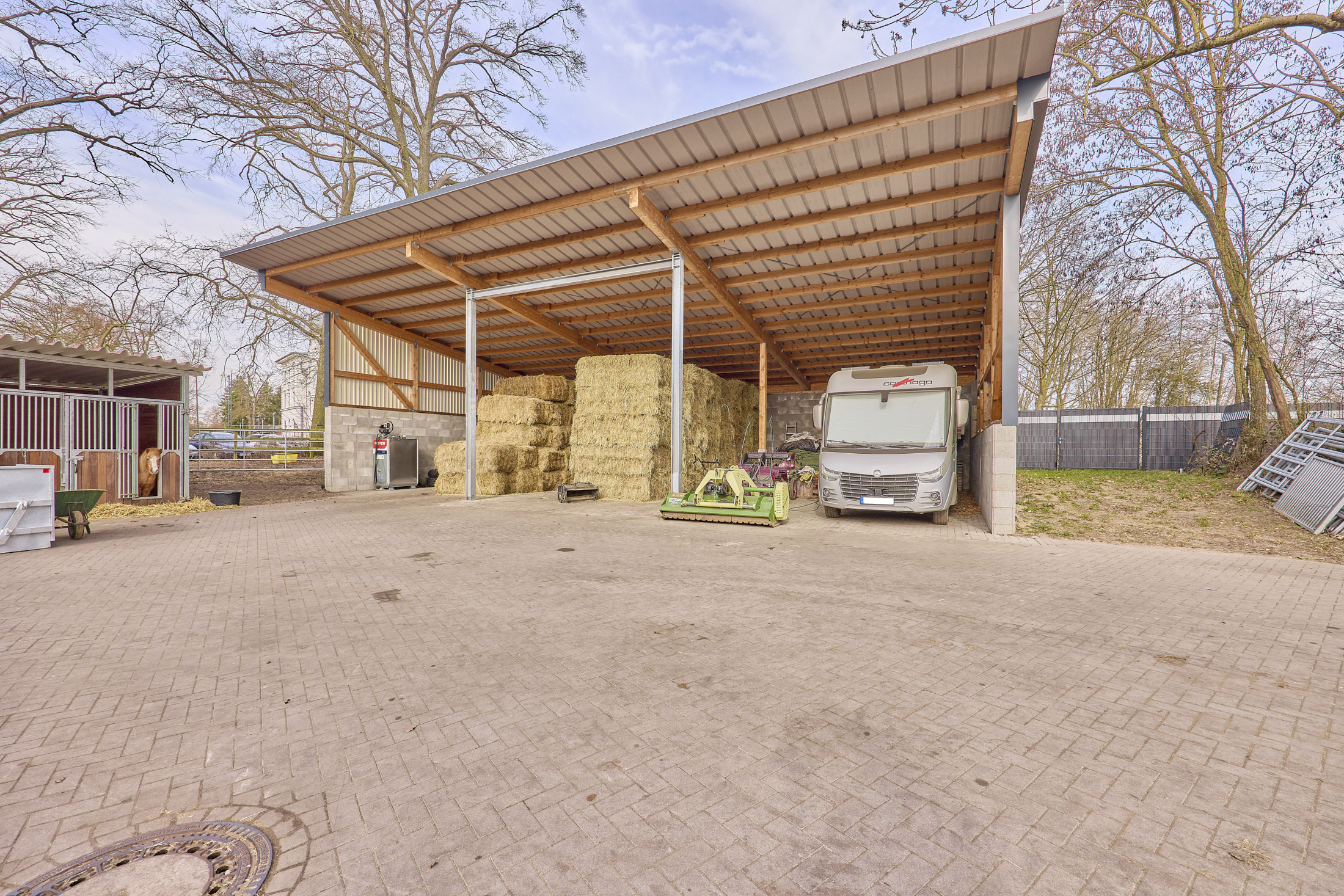Reitanlage in Niedersachsen zu verkaufen auf ca. 3 Hektar Grundstücksfläche – bereits umfangreich saniert!