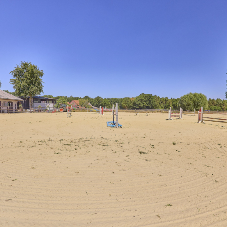 Reitanlage in NRW Nähe Münster zu verkaufen – Modernes Landhaus, Reithalle, Springplatz und Boxen für 33 Pferde!