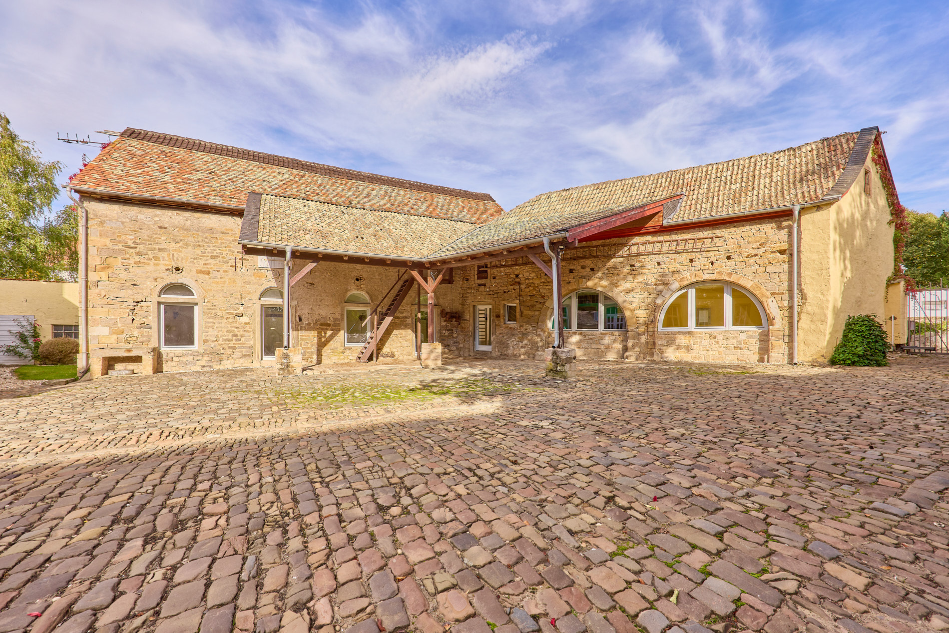 Schloss zu verkaufen in Rheinhessen mit eigener Reitanlage und Event-Location!