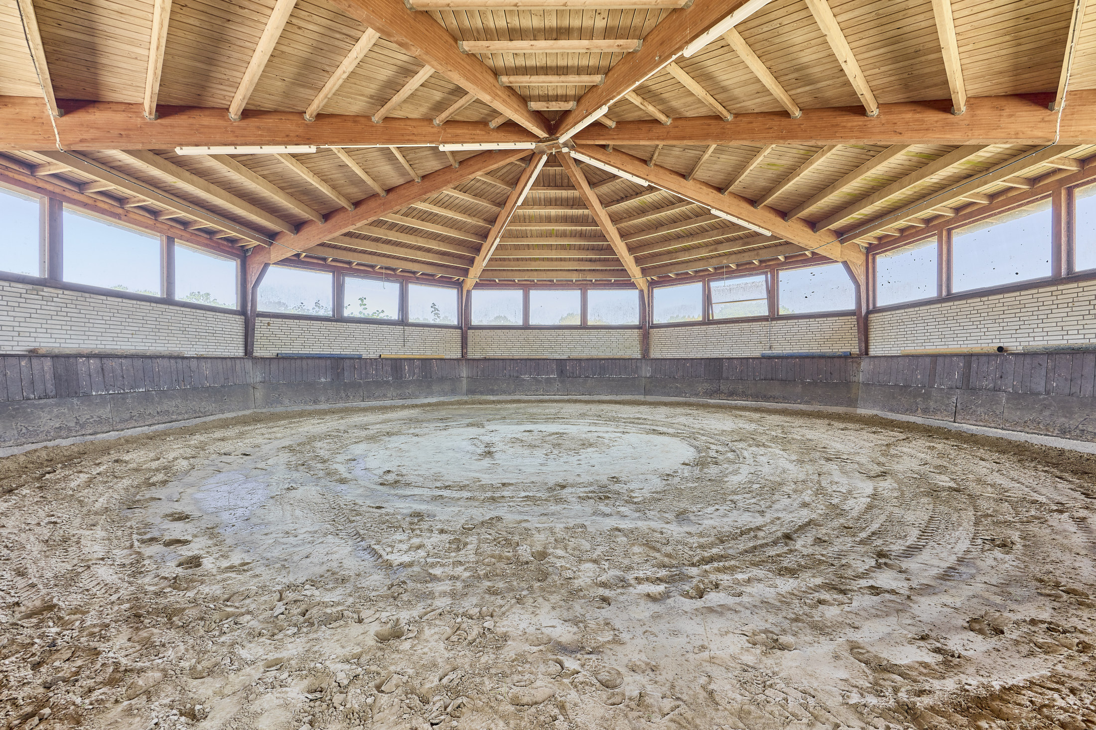 Reitanlage in NRW Nähe Münster zu verkaufen – Modernes Landhaus, Reithalle, Springplatz und Boxen für 33 Pferde!