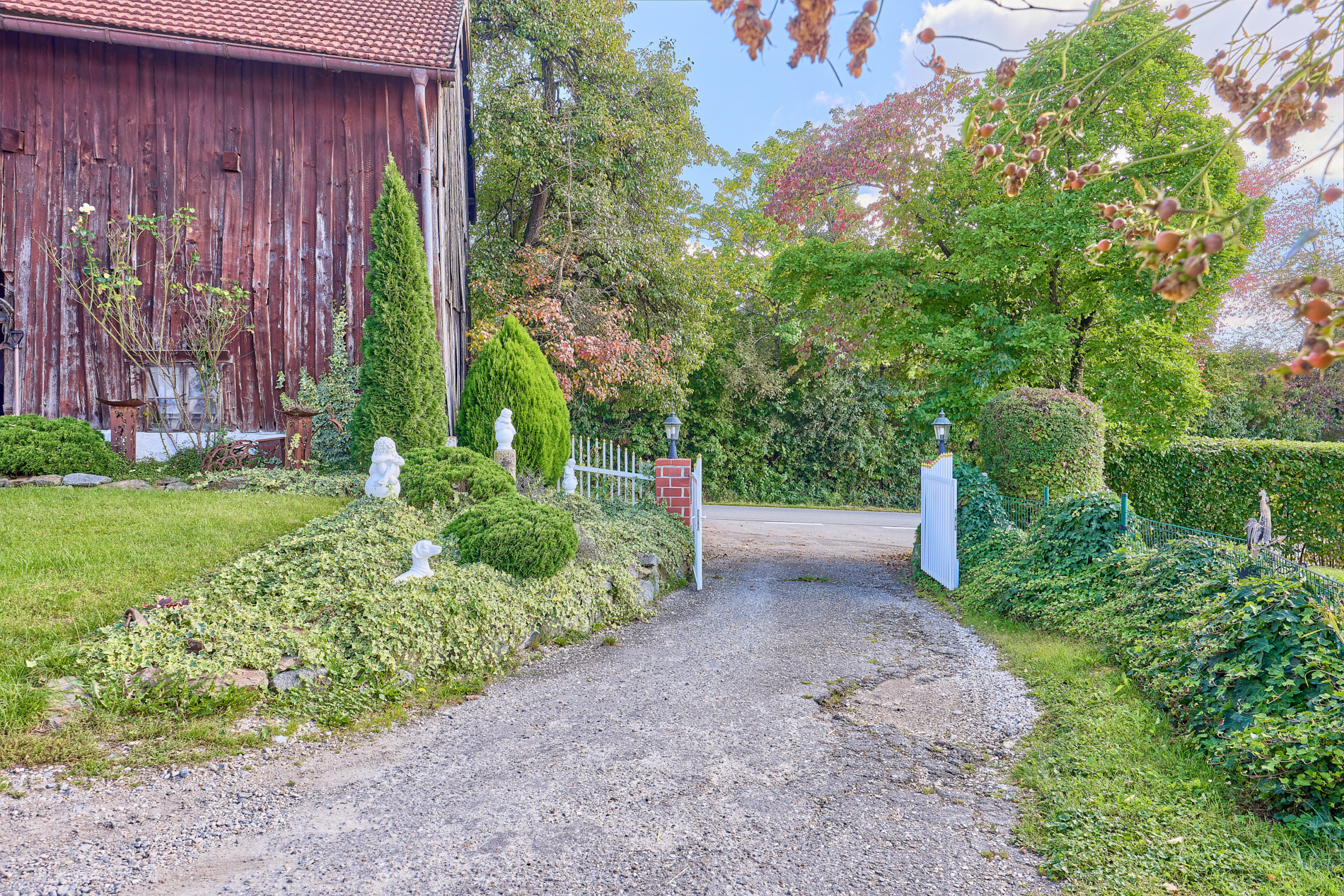Pferdehof in Niederbayern inklusive Reithalle, schickem Landhaus und beheiztem Pool!