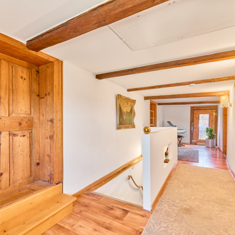 Pferdehof in Niederbayern inklusive Reithalle, schickem Landhaus und beheiztem Pool!