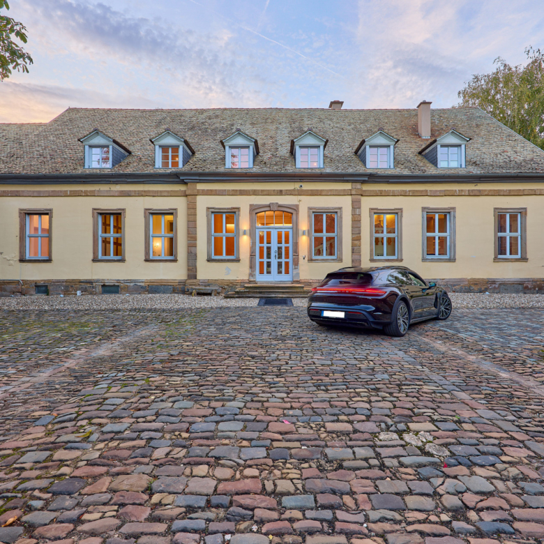 Schloss zu verkaufen in Rheinhessen mit eigener Reitanlage und Event-Location!