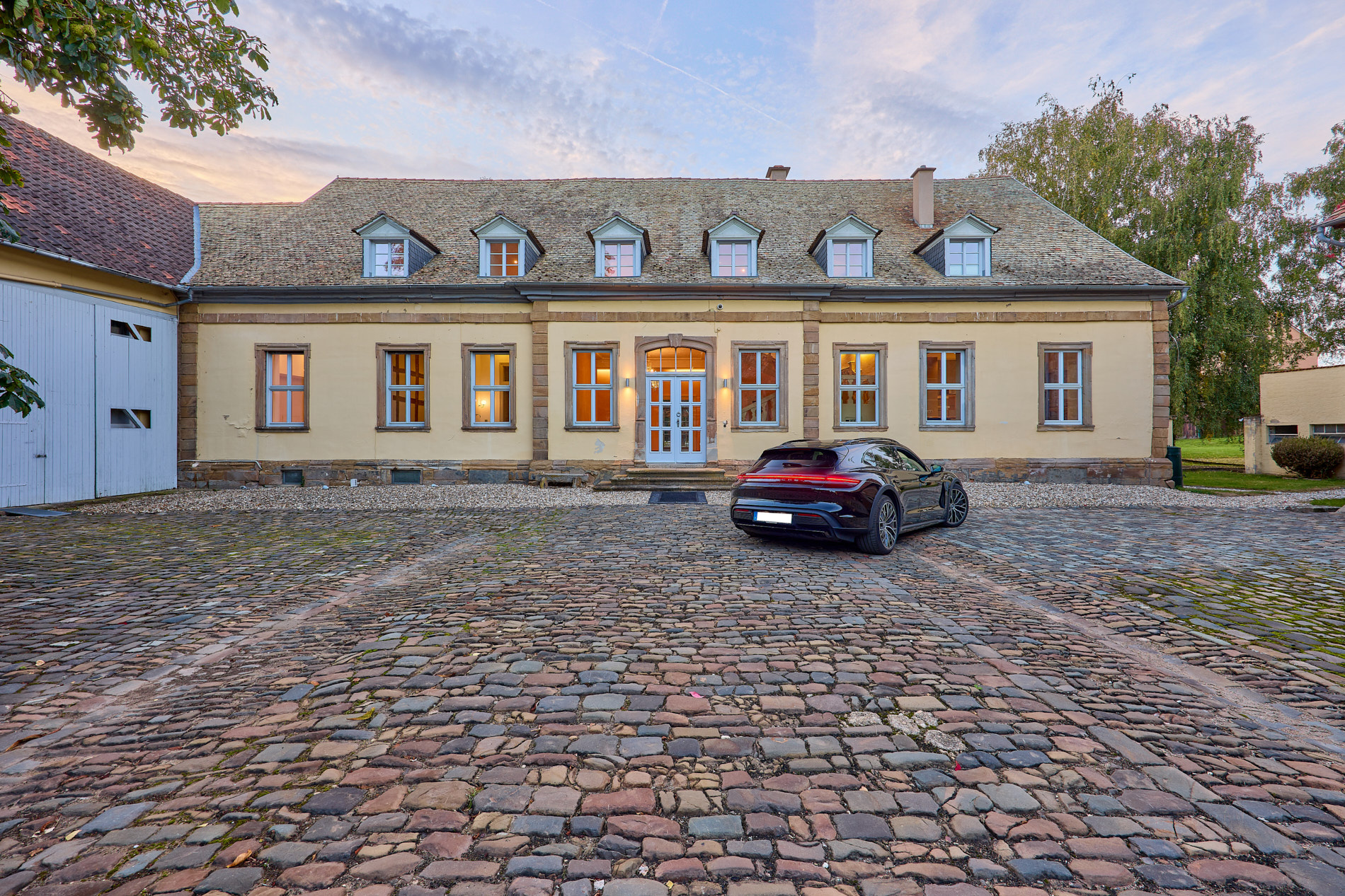 Schloss zu verkaufen in Rheinhessen mit eigener Reitanlage und Event-Location!