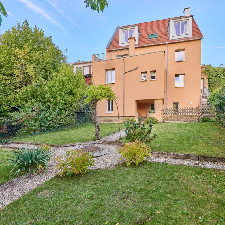 Schloss zu verkaufen in Rheinhessen mit eigener Reitanlage und Event-Location!