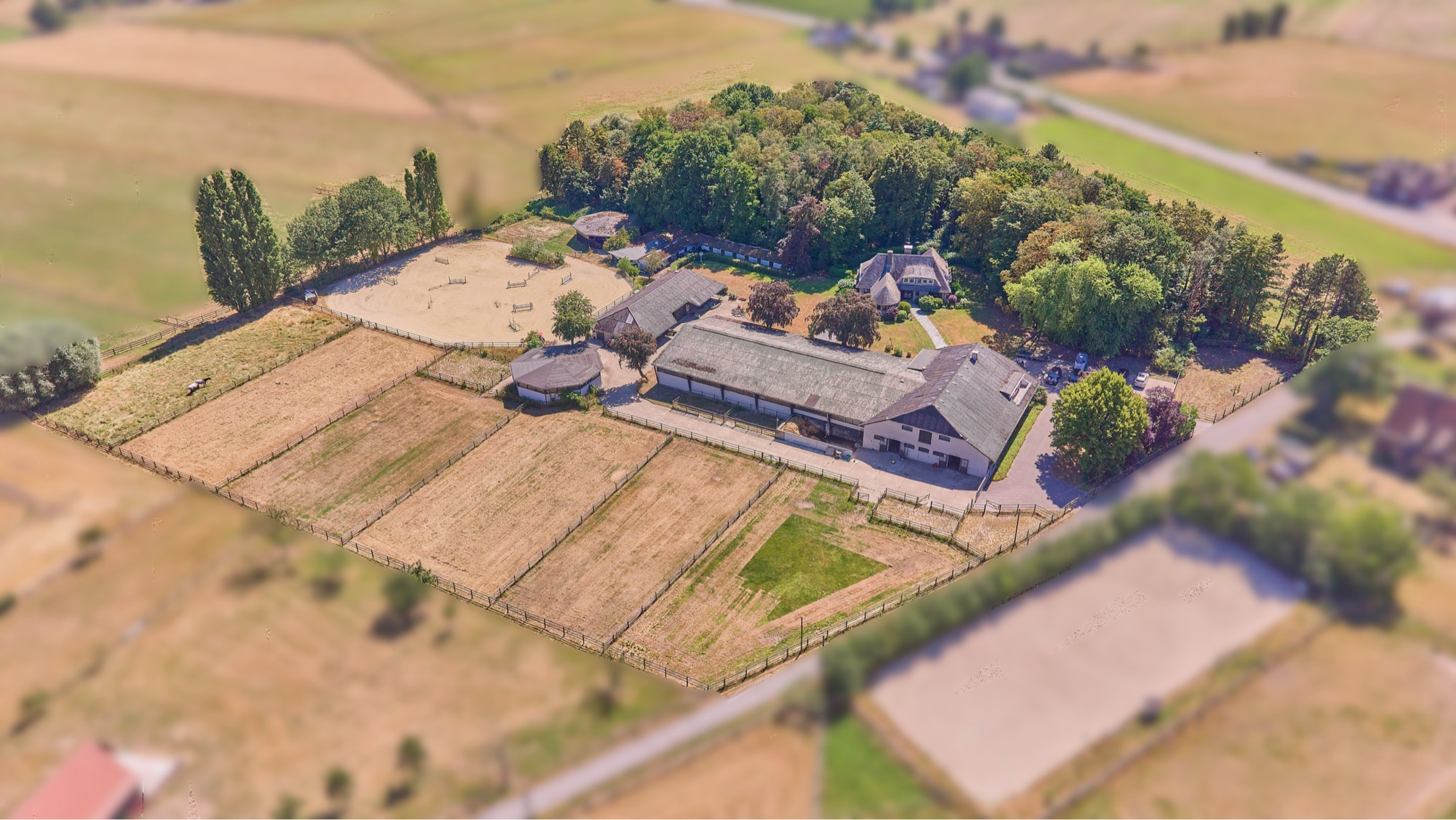 Reitanlage in NRW Nähe Münster zu verkaufen – Modernes Landhaus, Reithalle, Springplatz und Boxen für 33 Pferde!