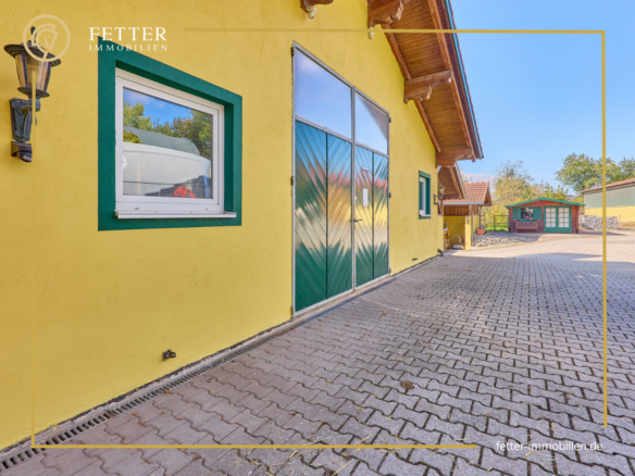 Pferdehof in Niederbayern inklusive Reithalle, schickem Landhaus und beheiztem Pool!