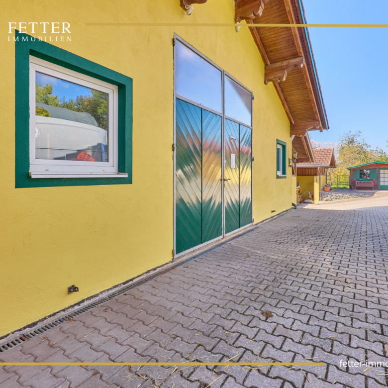 Pferdehof in Niederbayern inklusive Reithalle, schickem Landhaus und beheiztem Pool!