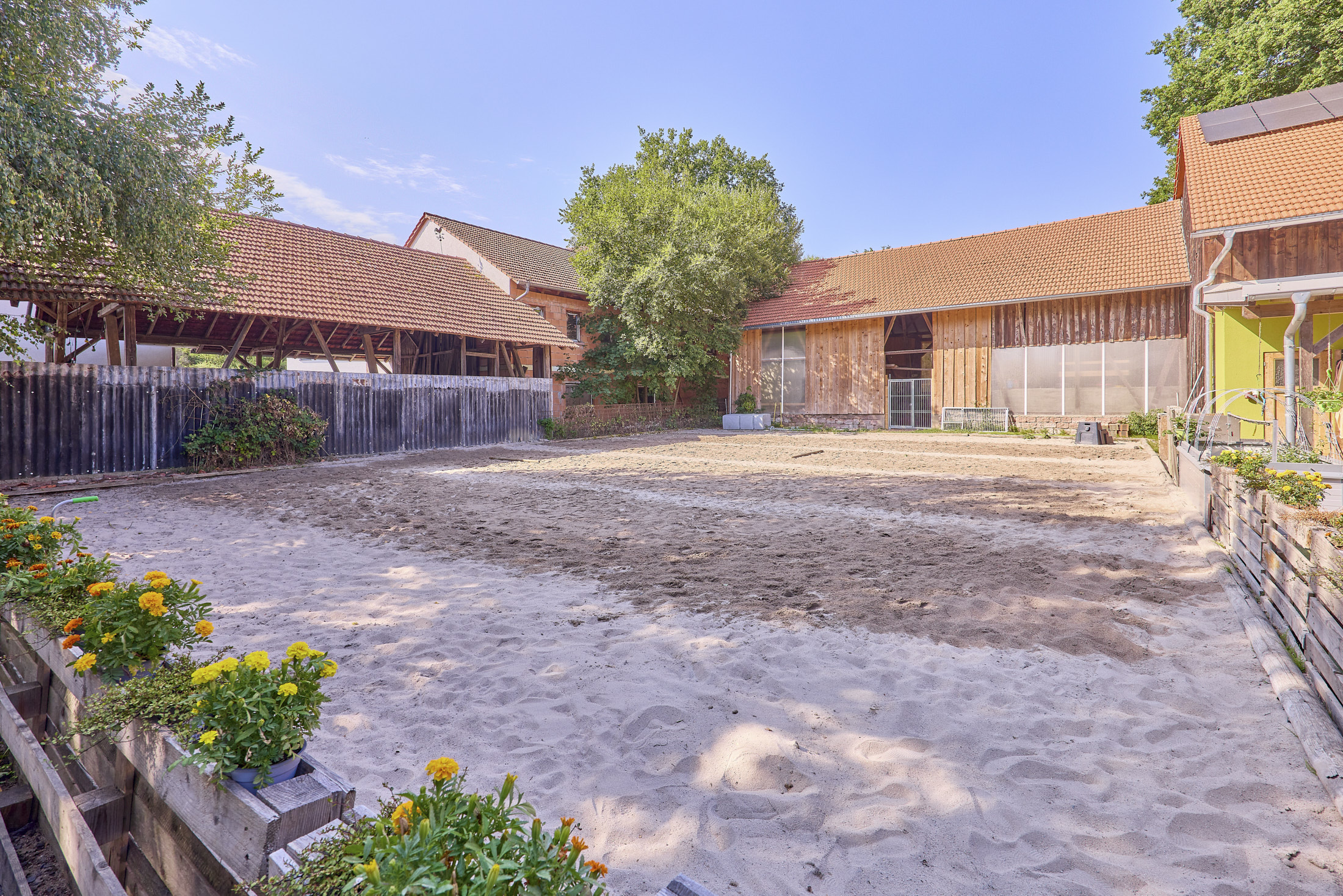 Pferdehof kaufen in Enkenbach-Alsenborn – mit neuwertigem Wohnhaus in idyllischer Lage & Platz zur privaten Pferdehaltung!