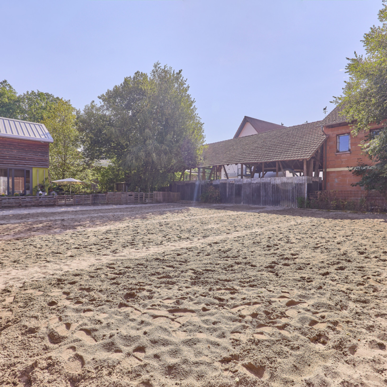 Pferdehof kaufen in Enkenbach-Alsenborn – mit neuwertigem Wohnhaus in idyllischer Lage & Platz zur privaten Pferdehaltung!